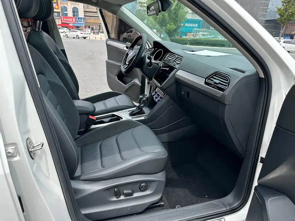 Volkswagen Tiguan L 2020 — фото 12