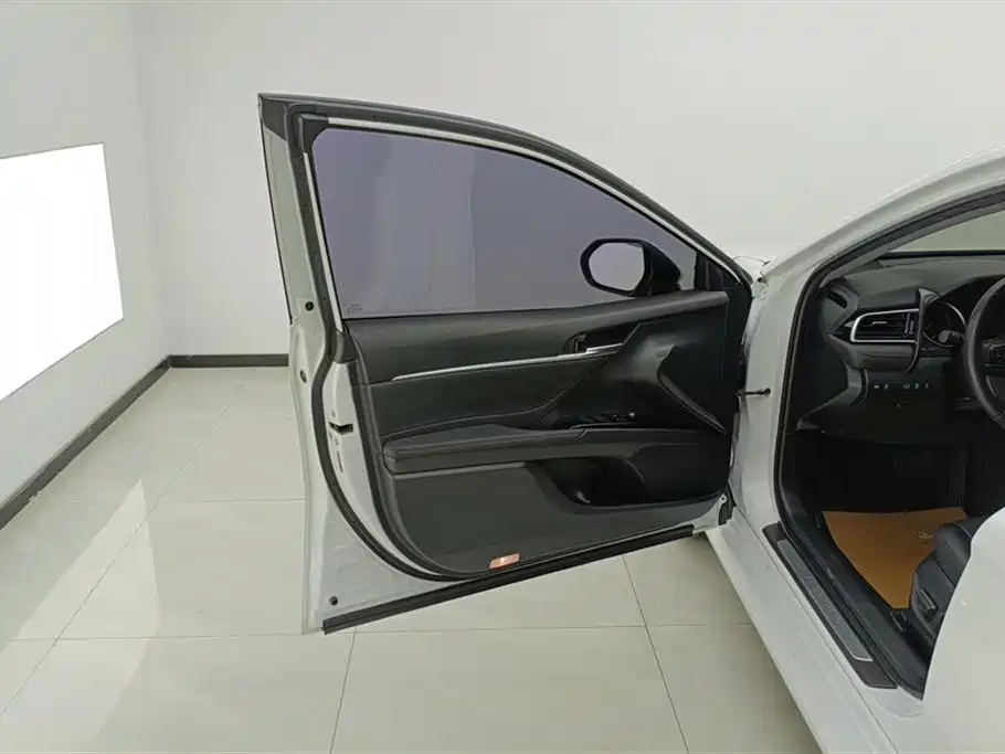Toyota Camry 2023 — фото 7