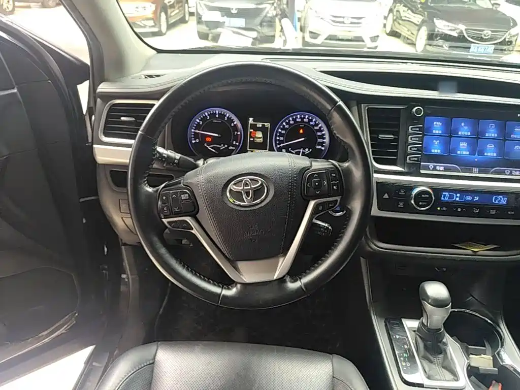 Toyota Highlander 2020 — фото 11