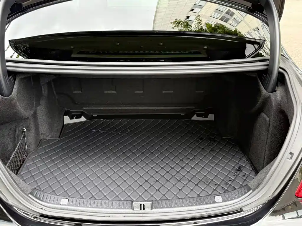 Mercedes-Benz E-Class 2020 — фото 16