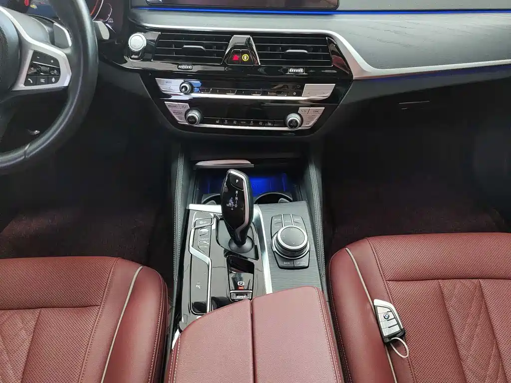 BMW 5 Series 2022 — фото 10