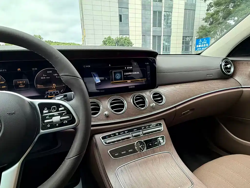 Mercedes-Benz E-Class 2020 — фото 19
