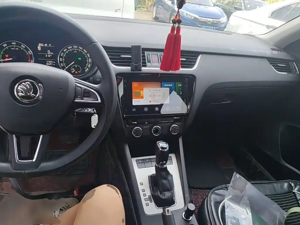 Skoda Octavia 2020 — фото 10