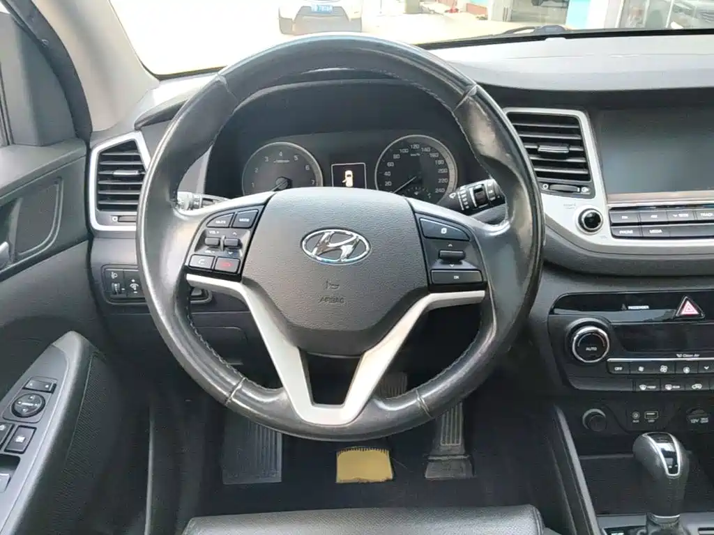 Hyundai Tucson 2017 — фото 11