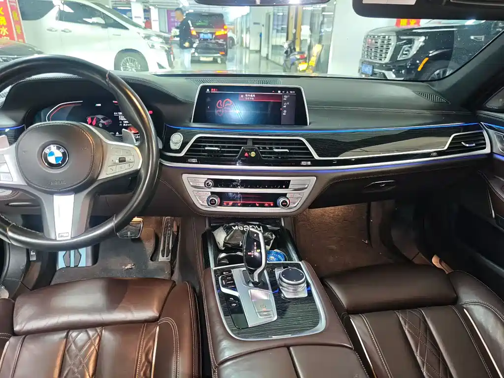 BMW 7 Series 2021 — фото 12