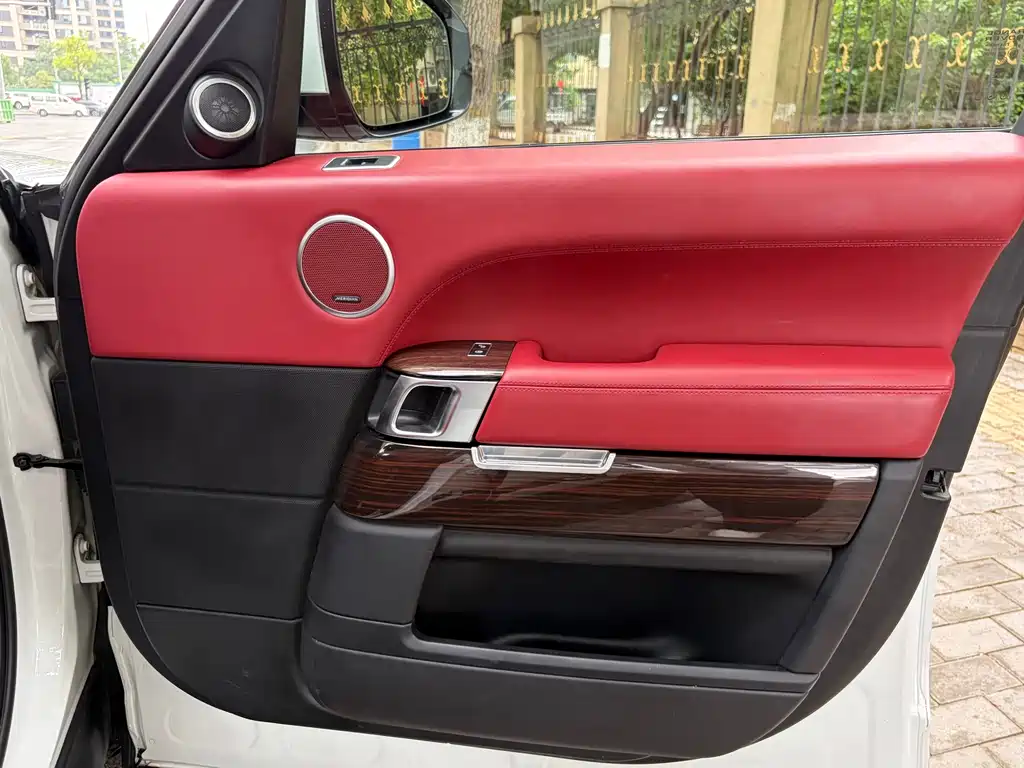 Land Rover Range Rover 2019 — фото 11