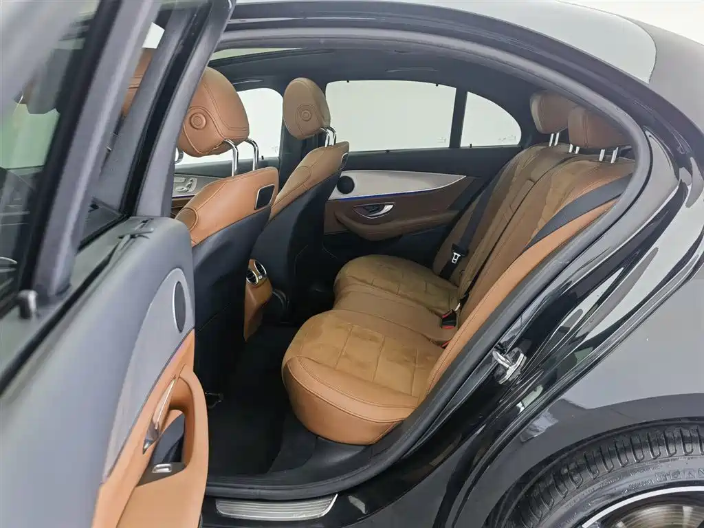 Mercedes-Benz E-Class 2017 — фото 15