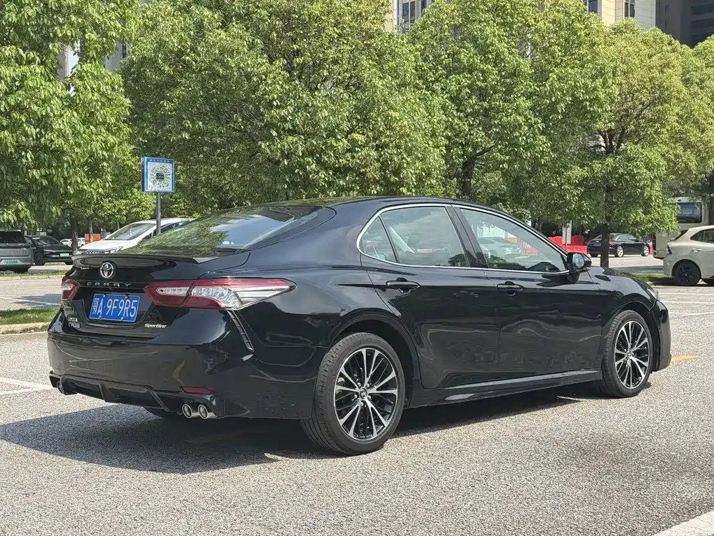 Toyota Camry 2018 — фото 14