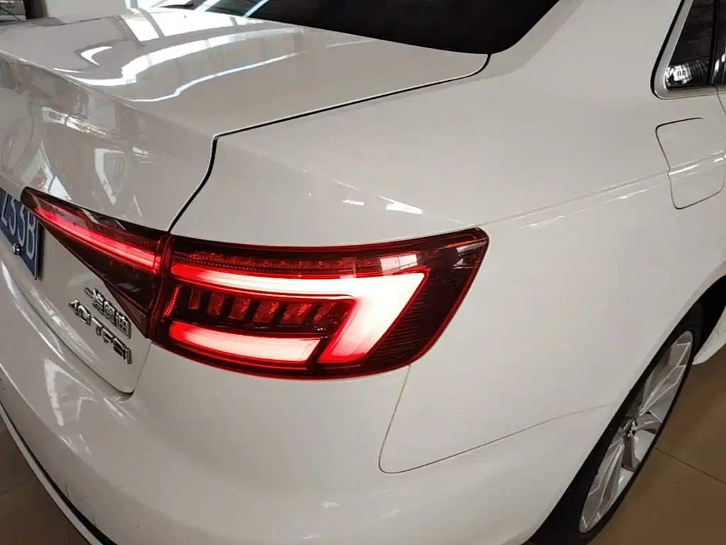 Audi A4L 2018 — фото 8