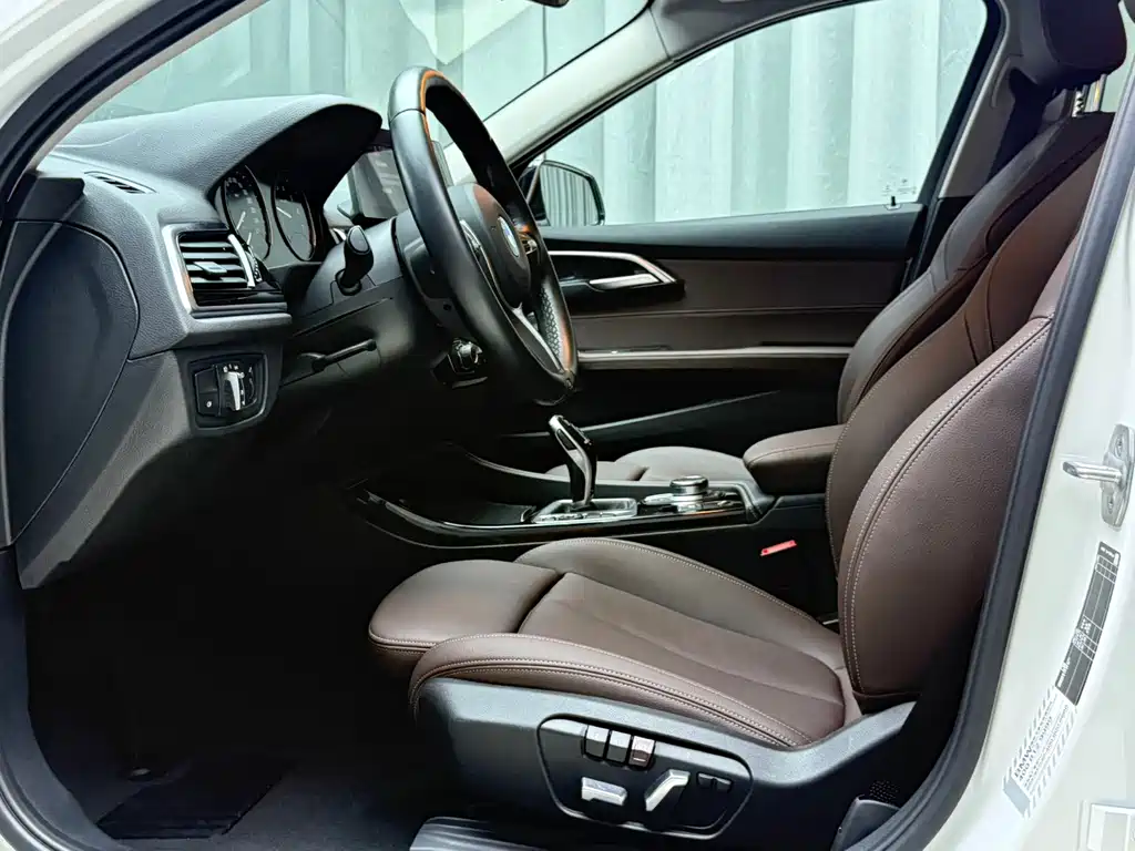 BMW 1 Series 2022 — фото 17