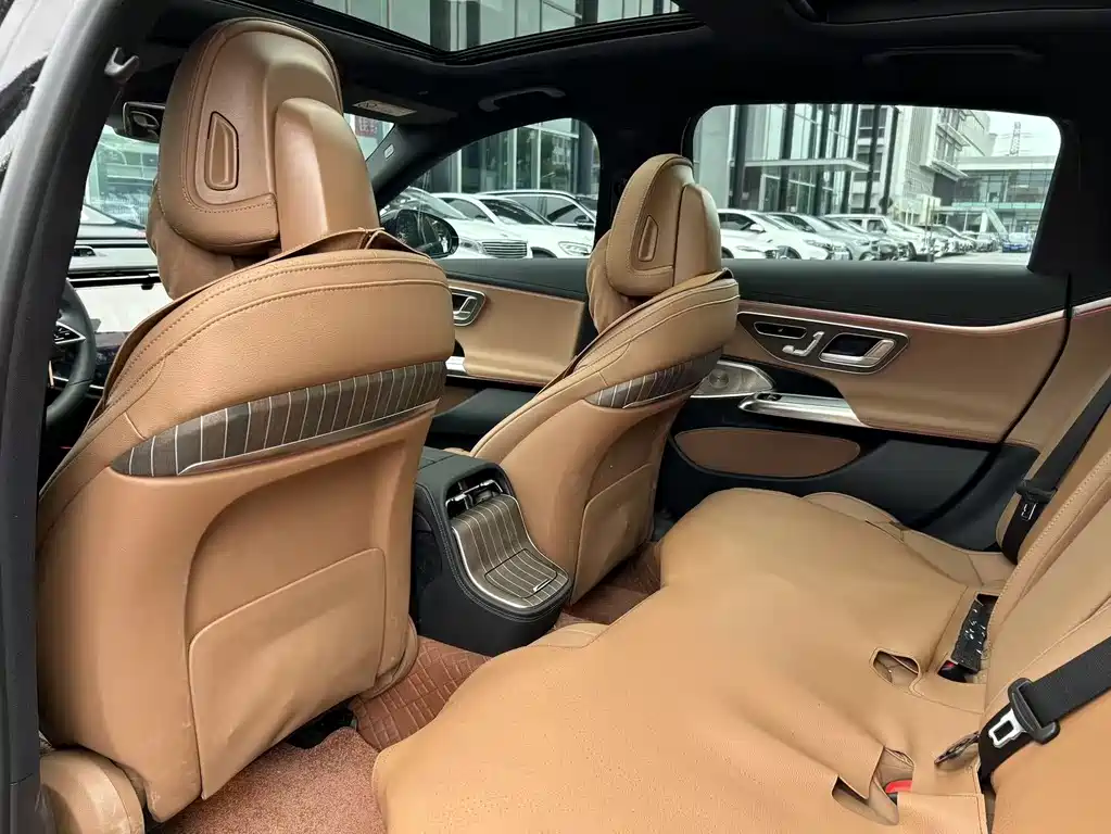 Mercedes-Benz E-Class 2025 — фото 12