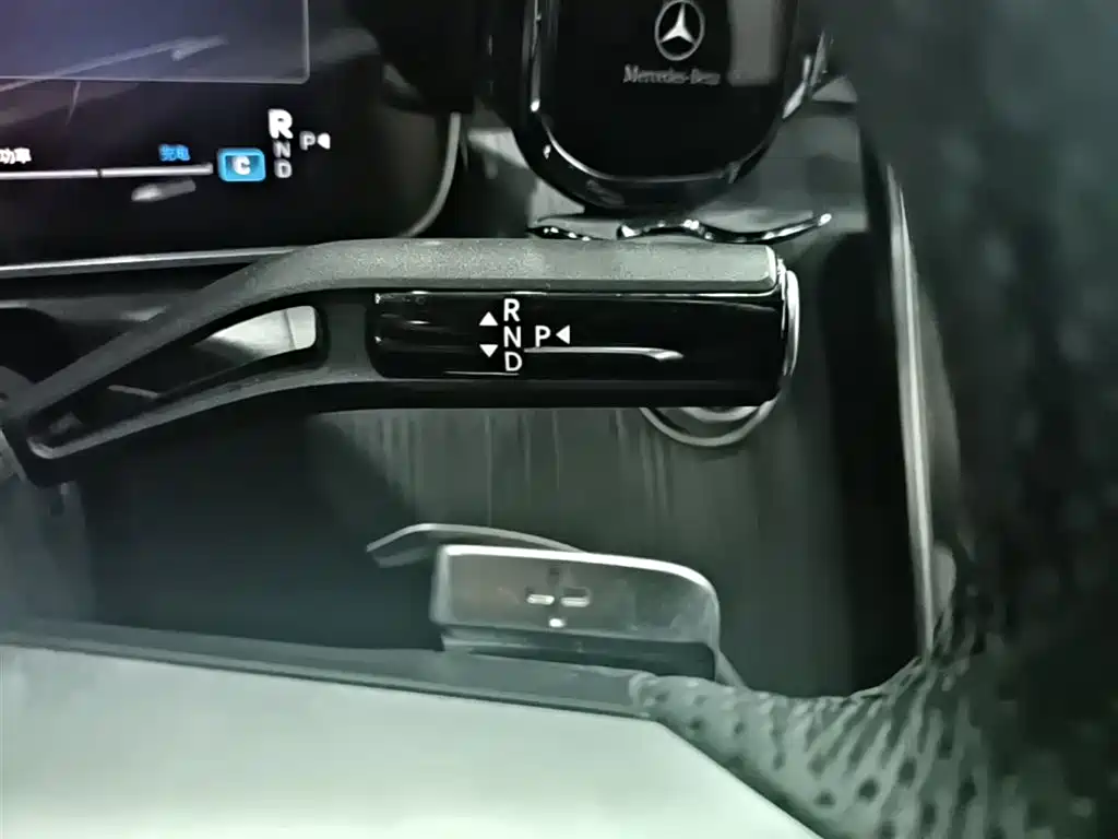 Mercedes-Benz C-Class 2024 — фото 13