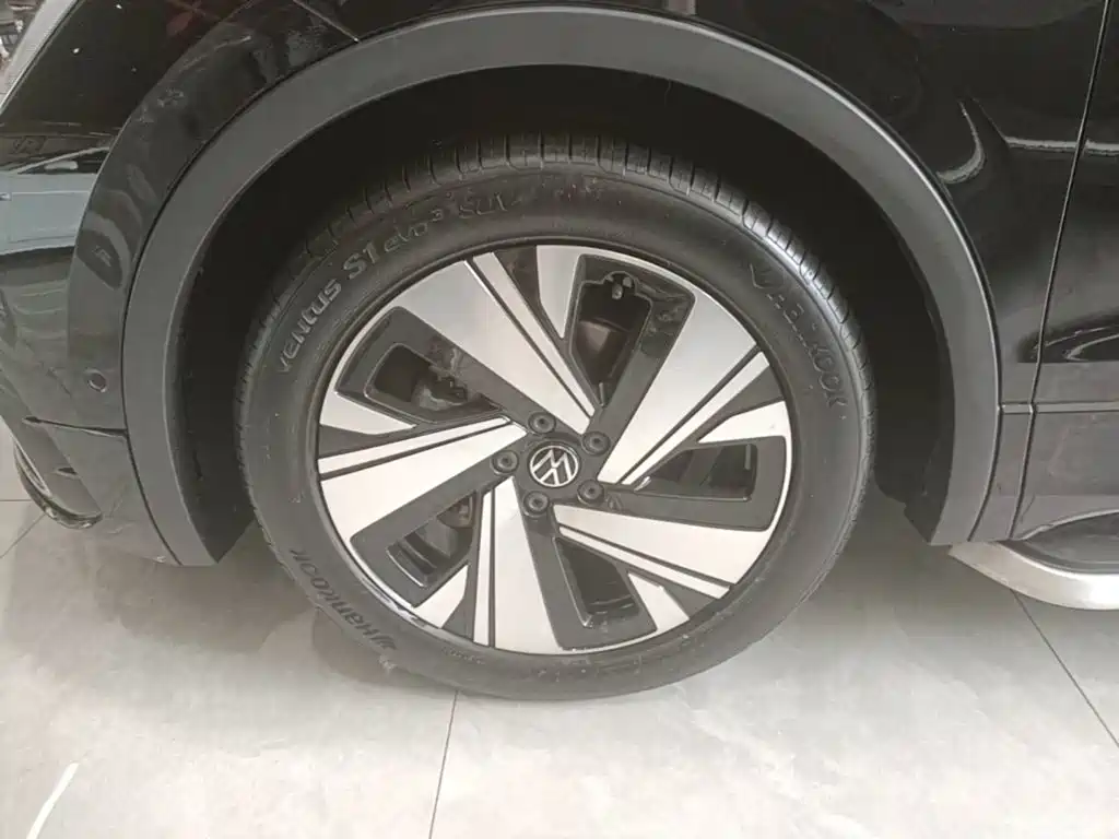 Volkswagen Tiguan L 2023 — фото 23