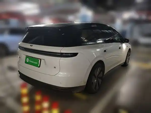 Li Auto i8 2025