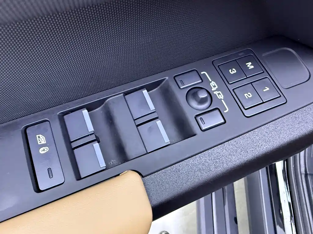 Land Rover Defender 2026 — фото 18