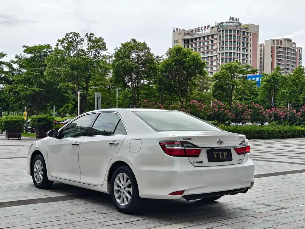 Toyota Camry 2017 — фото 14