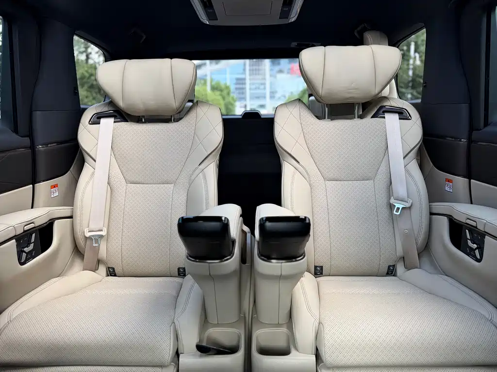 Toyota Alphard 2024 — фото 26
