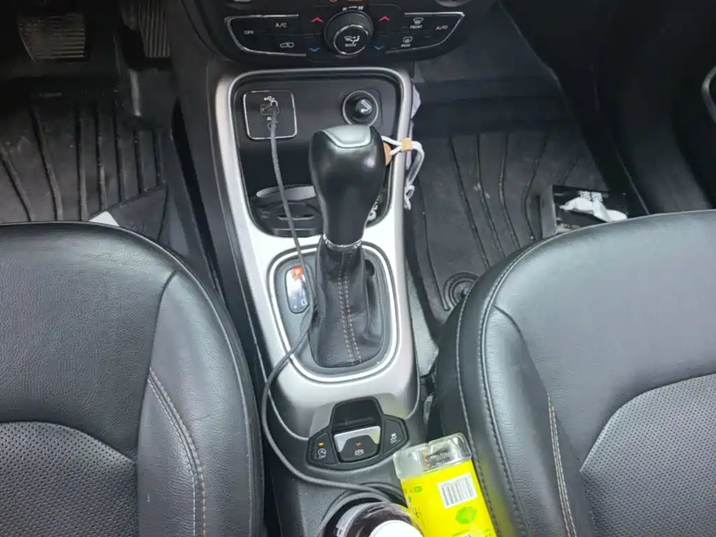 Jeep Compass 2017 — фото 14