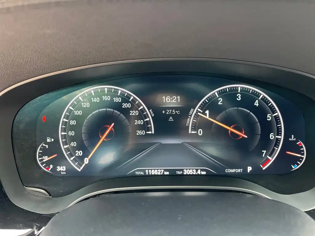 BMW 5 Series 2019 — фото 14