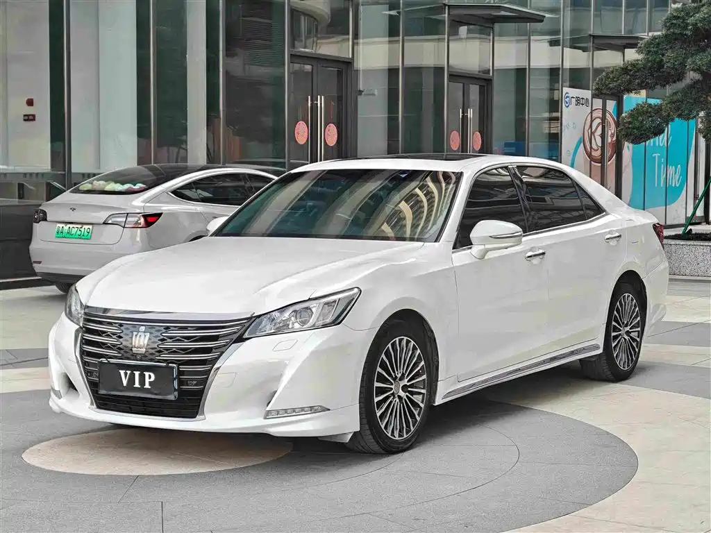 Toyota Crown 2019 — фото 1