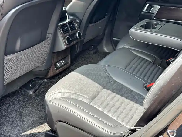 Land Rover Discovery 2023