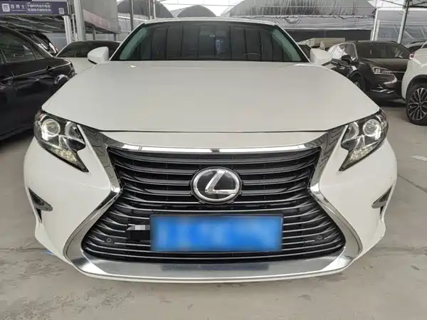 Lexus ES 2016