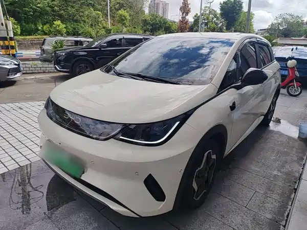 BYD Dolphin 2025