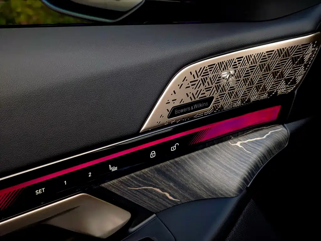 BMW 5 Series 2025 — фото 12