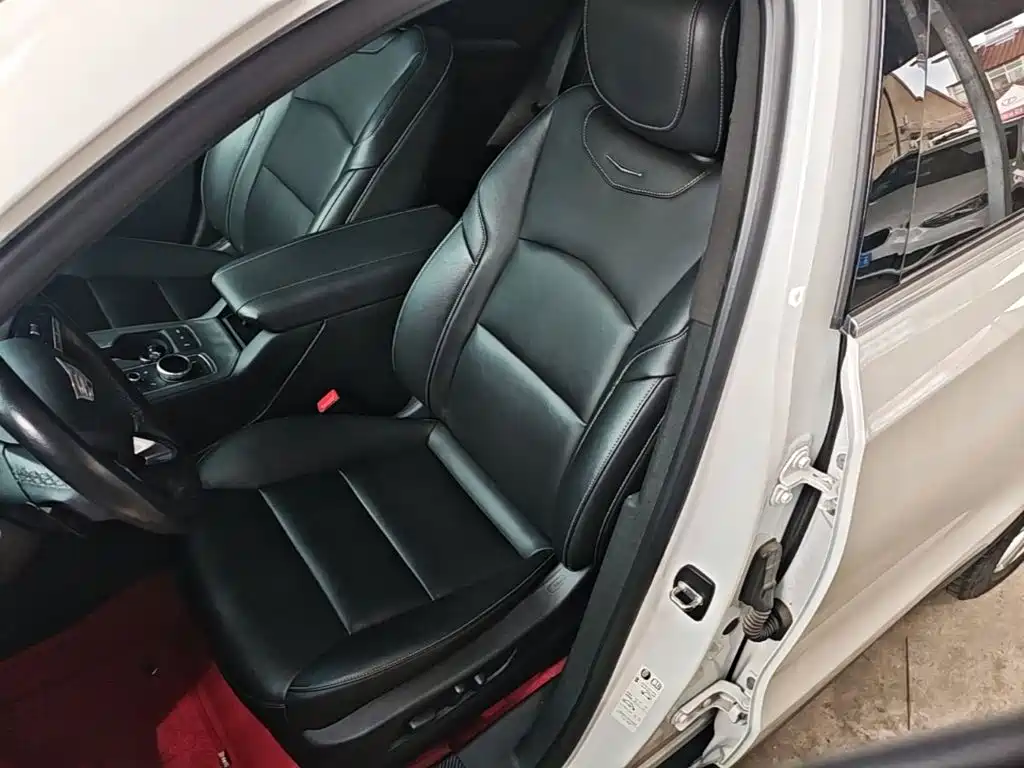 Cadillac XT4 2020 — фото 15