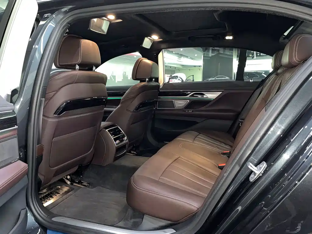 BMW 7 Series 2019 — фото 20