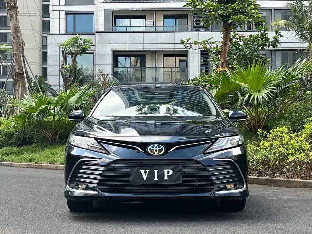 Toyota Camry 2023 — фото 11