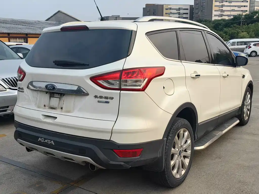 Ford Kuga 2013 — фото 10