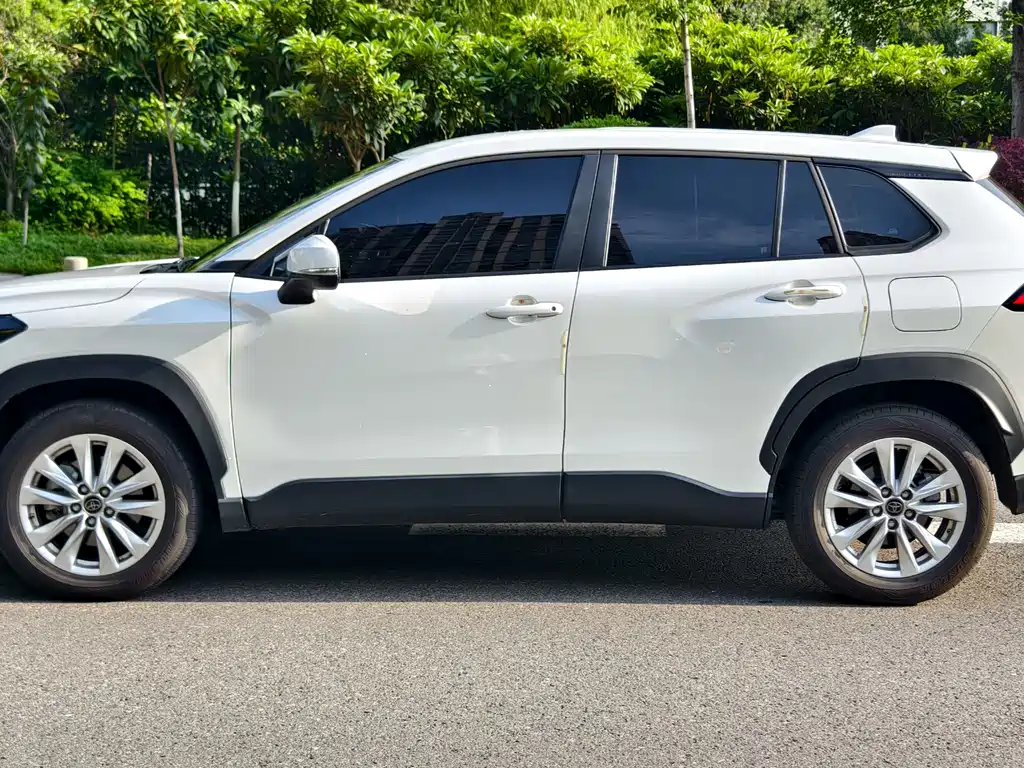 Toyota Corolla Cross 2023 — фото 4