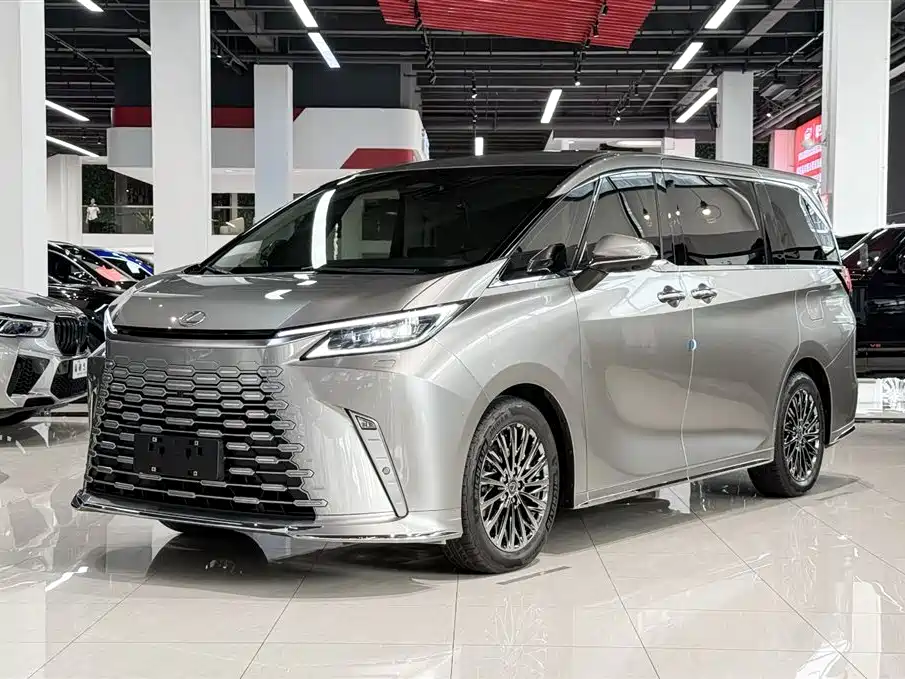 Lexus LM 2026
