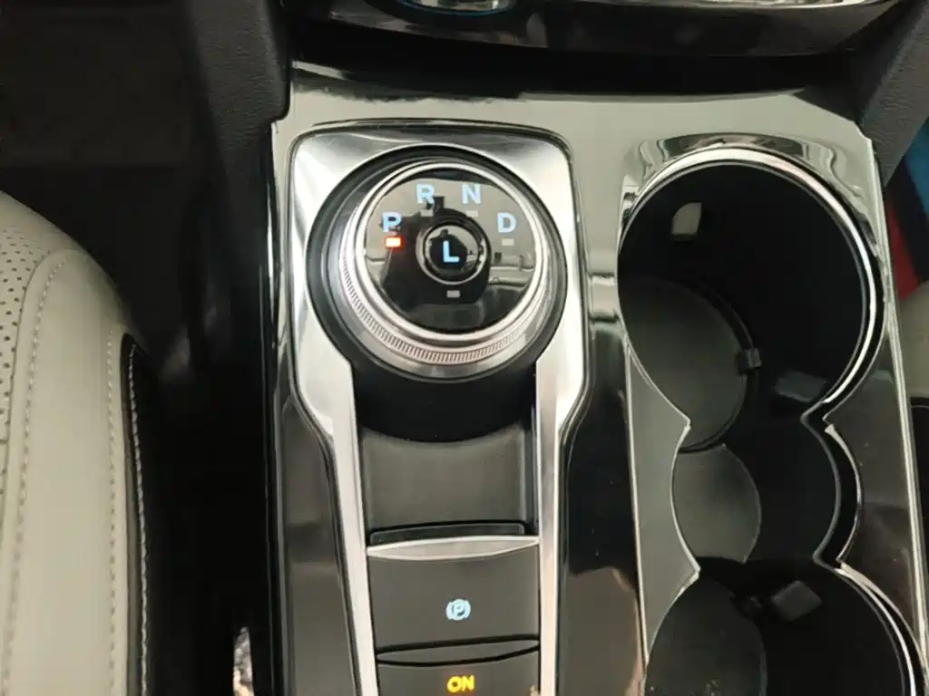 Ford Edge 2022 — фото 14