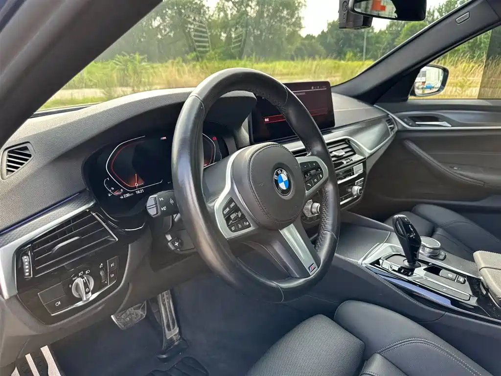 BMW 5 Series 2021 — фото 13