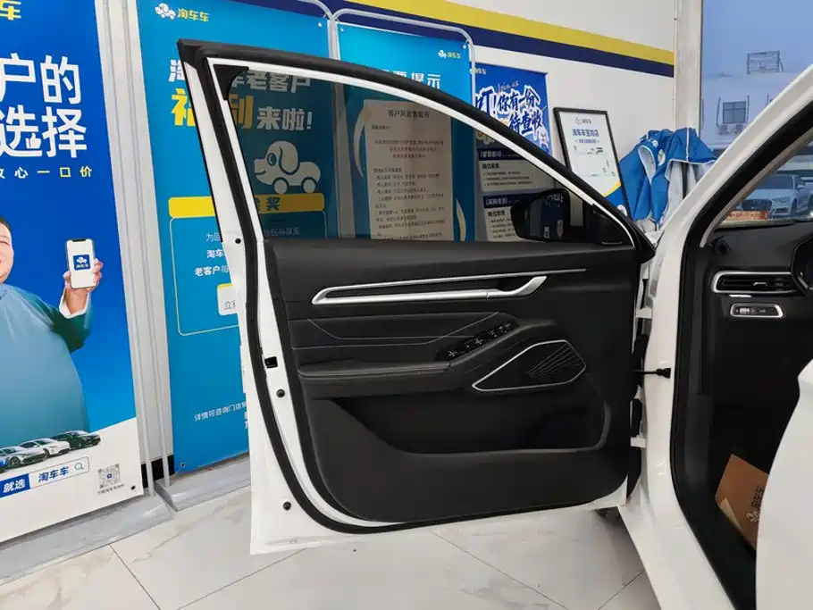 Geely Emgrand 2024