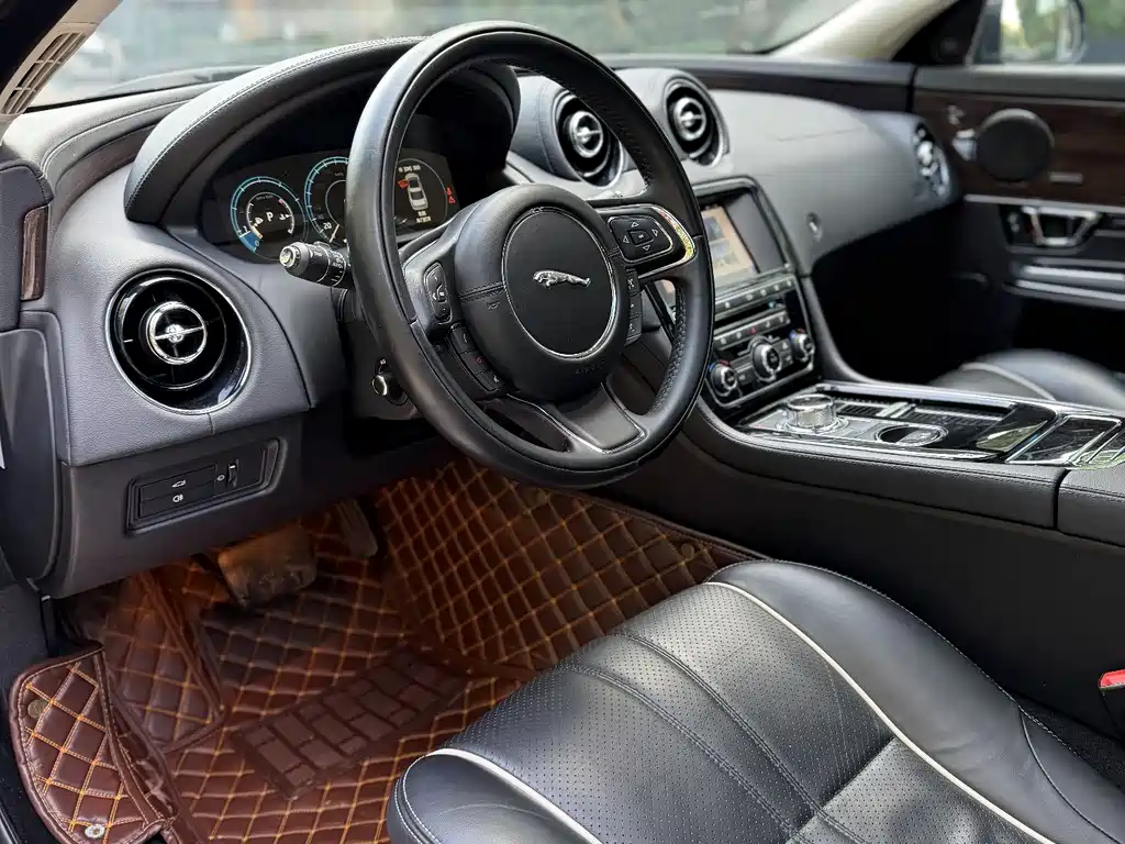 Jaguar XJ 2017 — фото 12