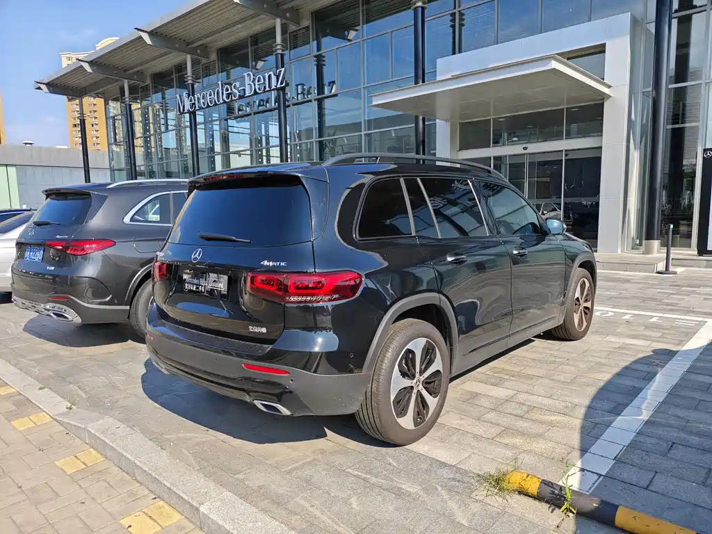 Mercedes-Benz GLB 2023