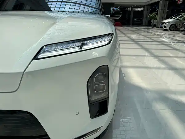 NIO ES8 2025