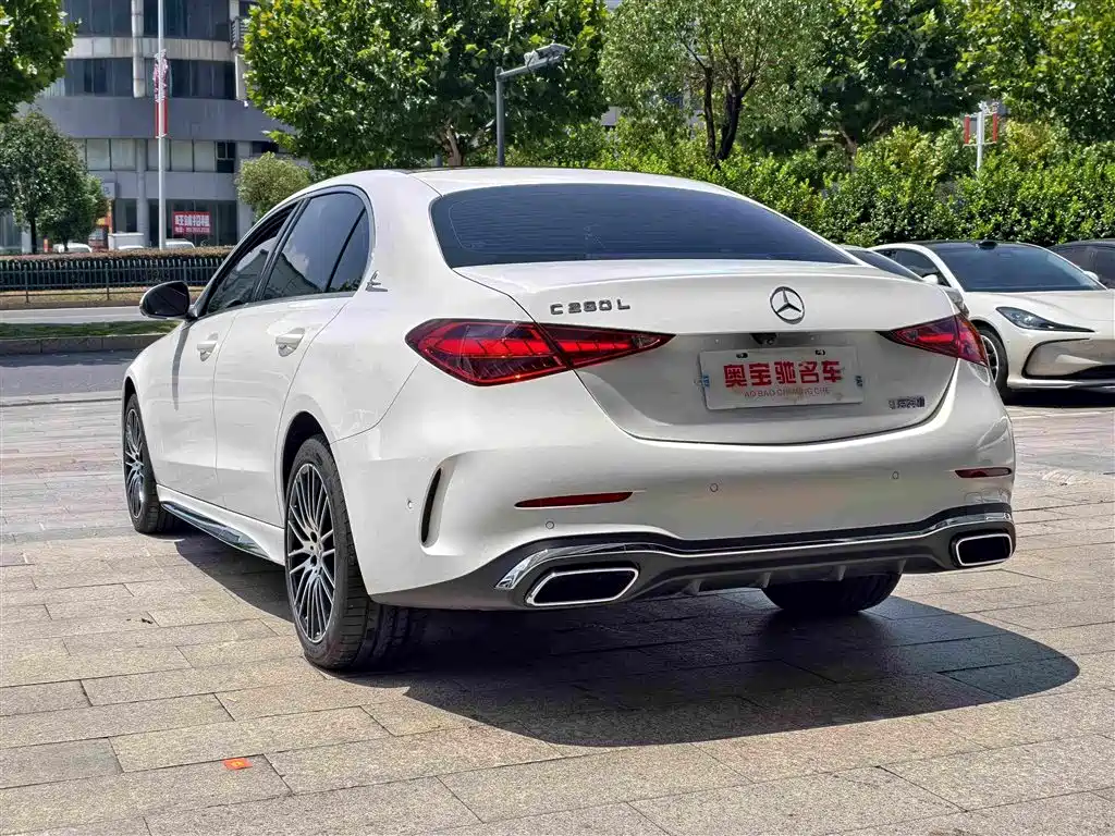 Mercedes-Benz C-Class 2024 — фото 10