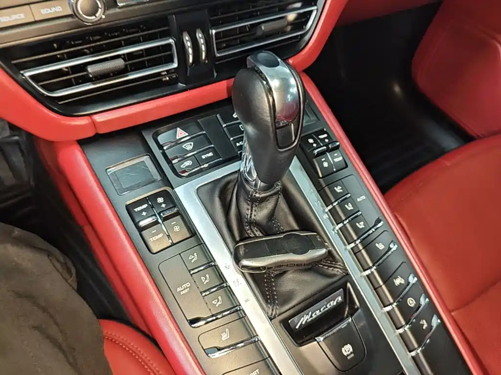 Porsche Macan 2019 — фото 14