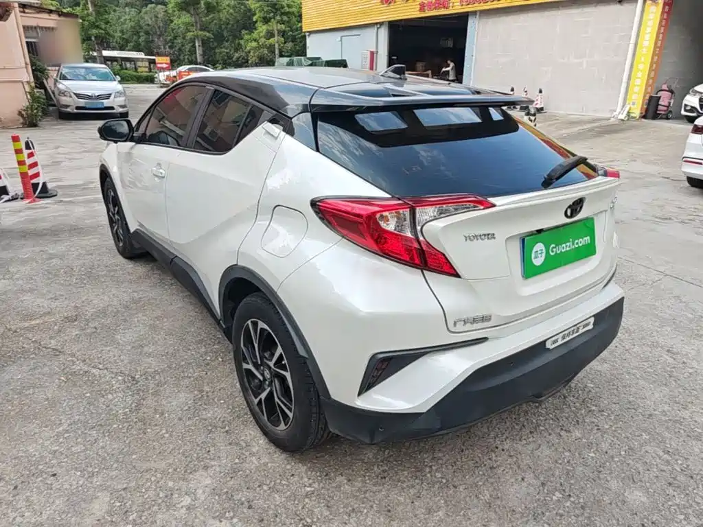 Toyota C-HR 2020 — фото 23