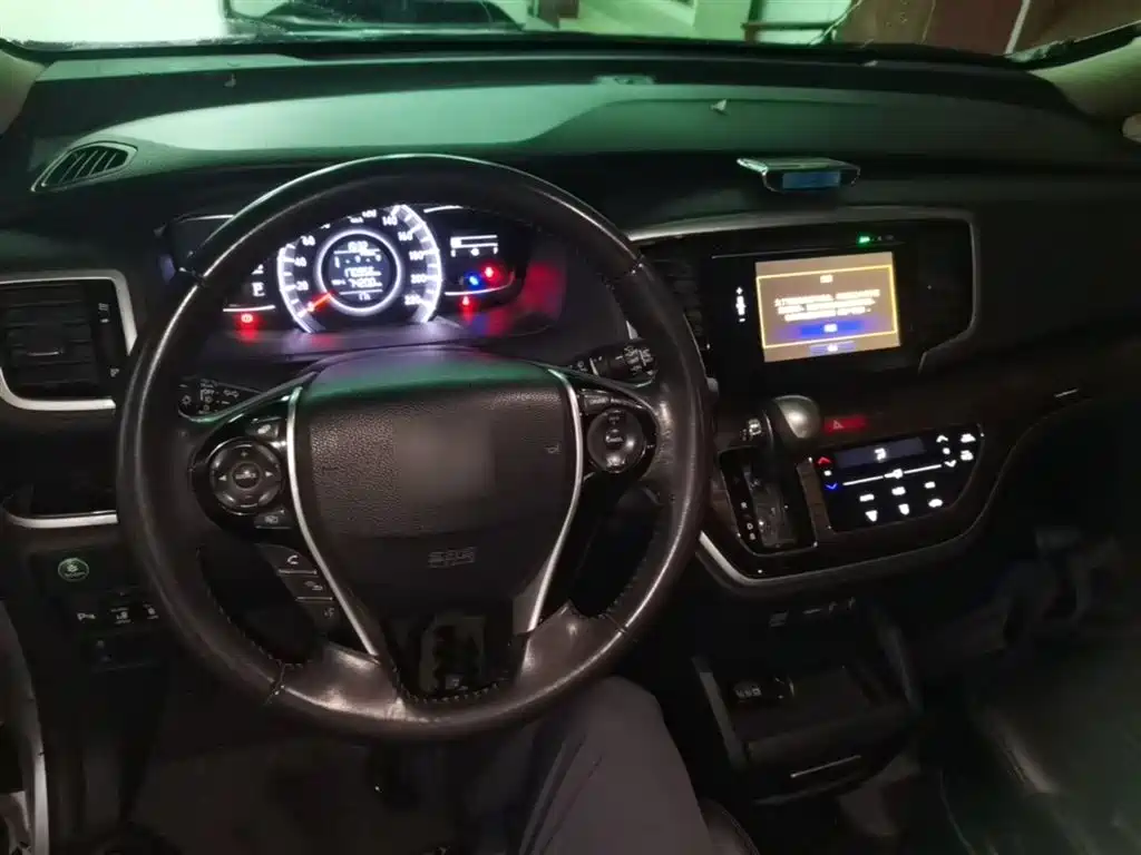 Honda Odyssey 2016 — фото 10