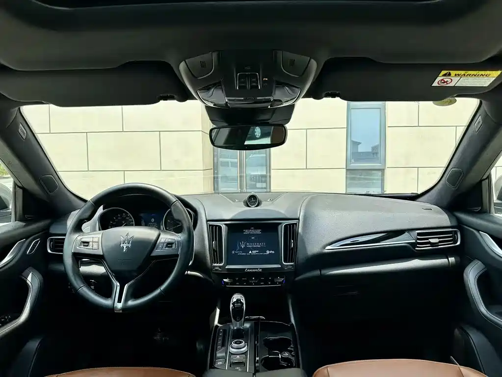 Maserati Levante 2016 — фото 10