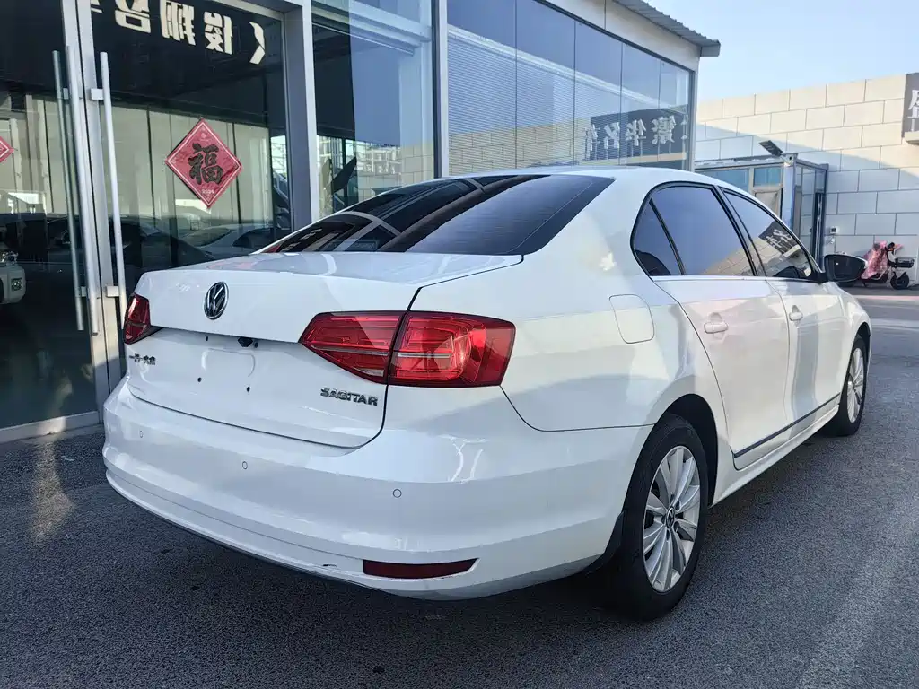 Volkswagen Sagitar 2016