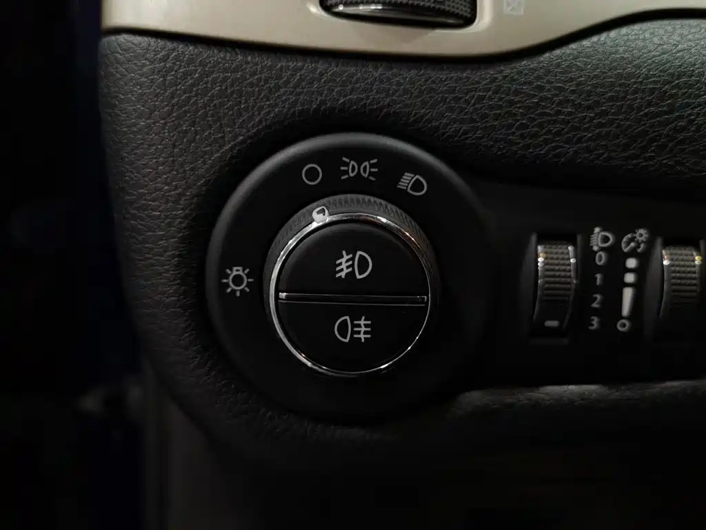 Jeep Cherokee 2017 — фото 21