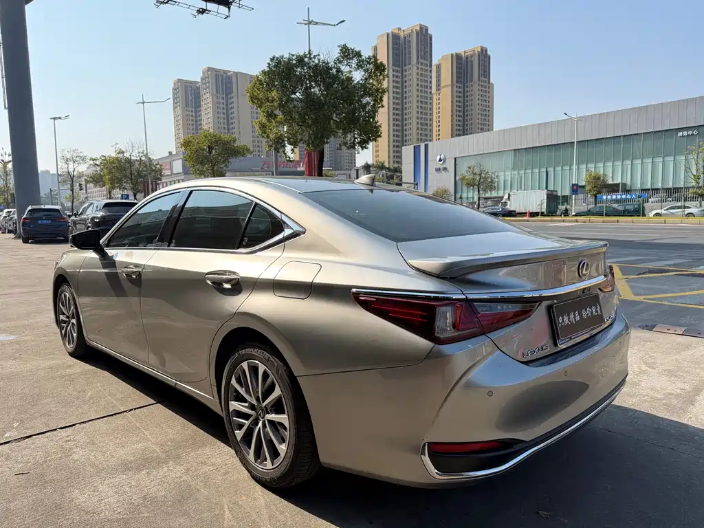 Lexus ES 2024 — фото 10