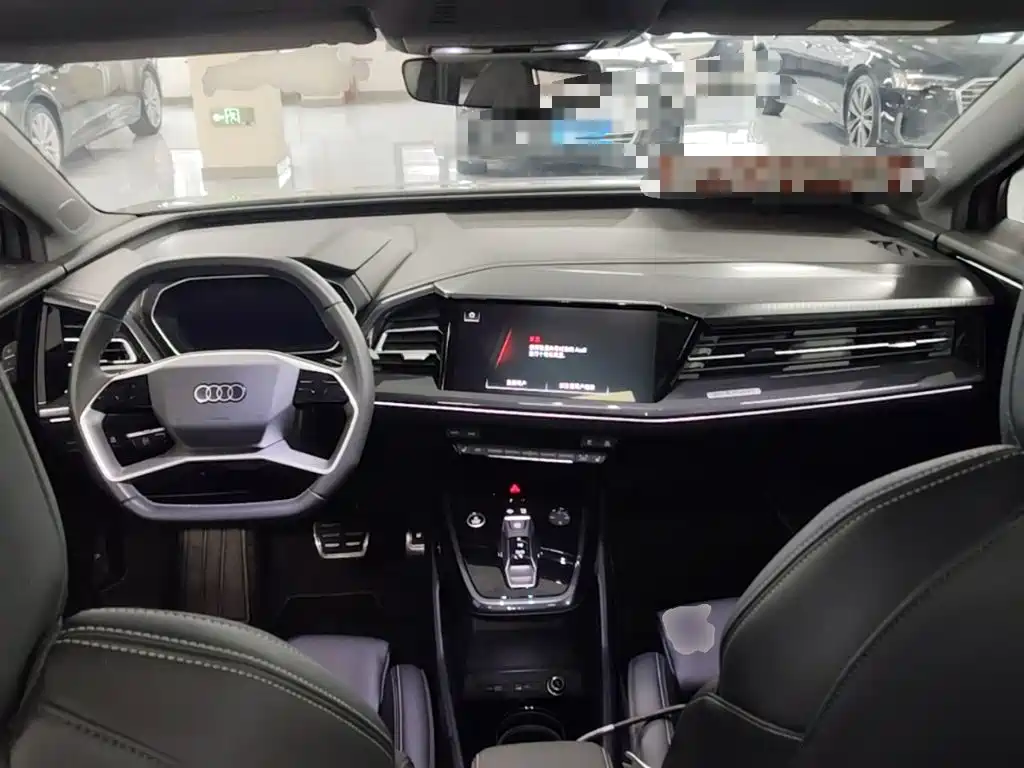 Audi Q4 e-tron 2025 — фото 16