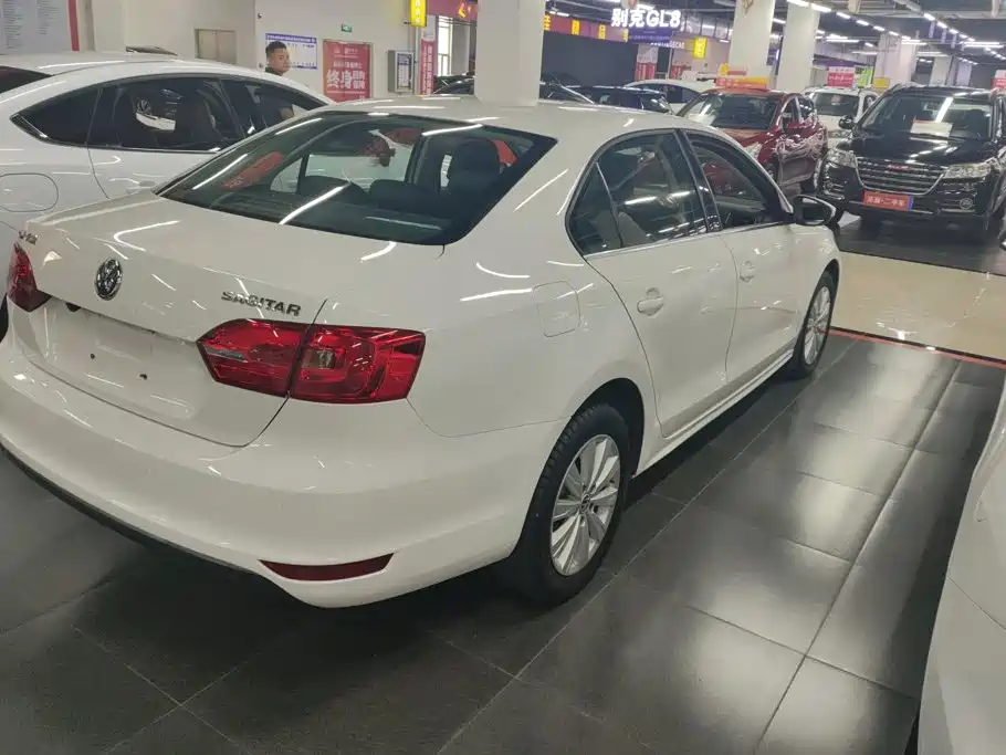 Volkswagen Sagitar 2015
